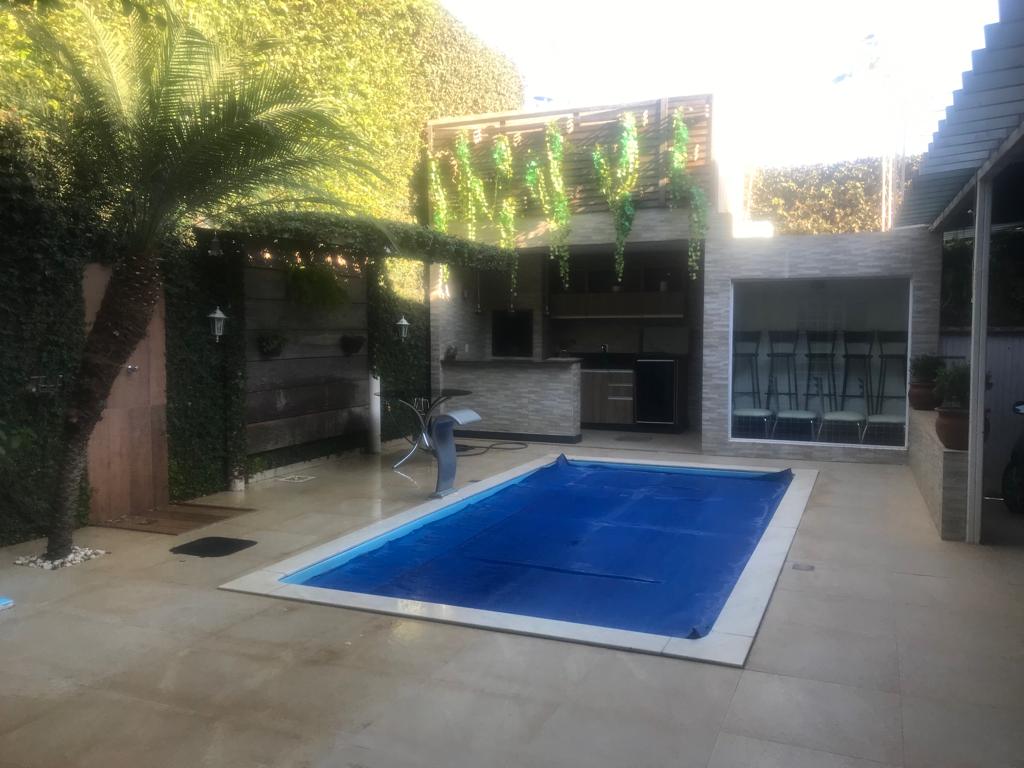 Casa 4 quartos Alto Padrão com Piscina